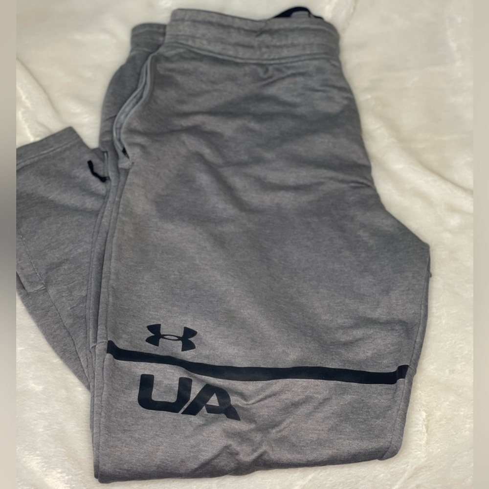 Under Armour men’s joggers. Size XL. With Lowe leg zipper